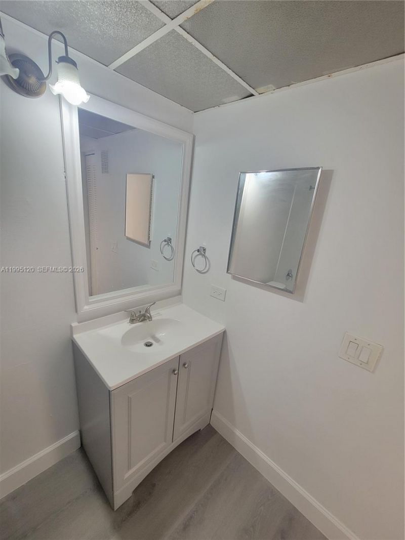 8180 Geneva Ct , Unit 419, Doral, FL 33166 Photo