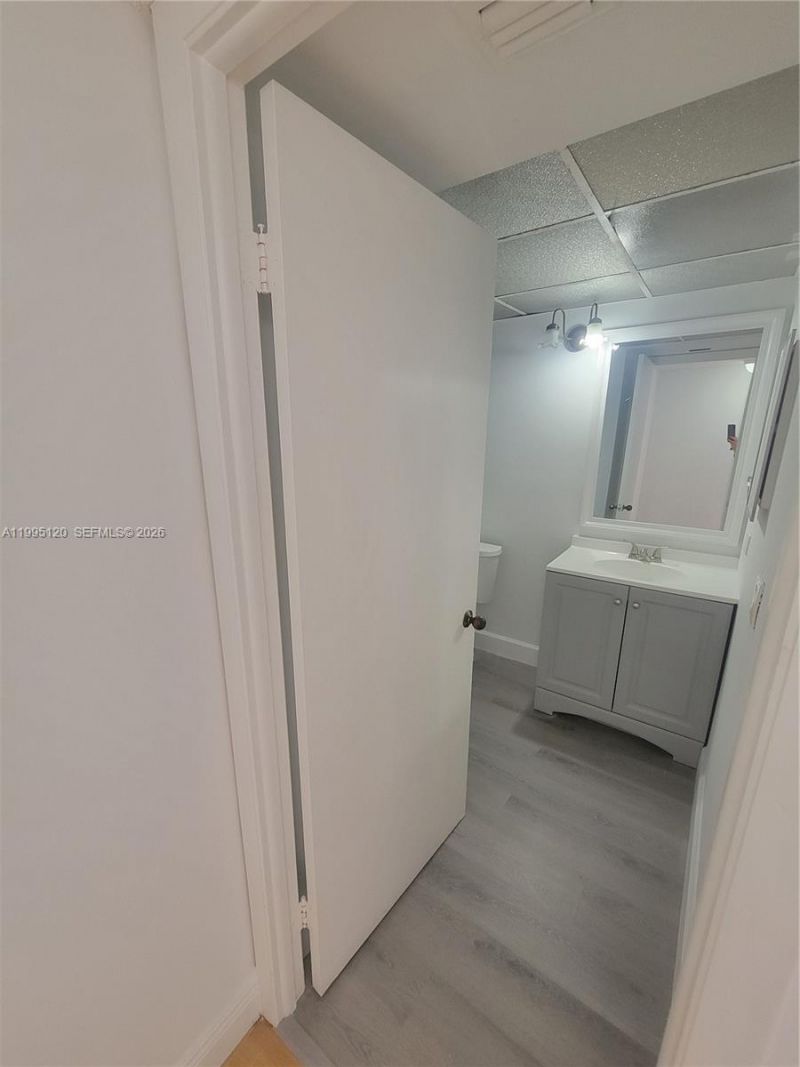 8180 Geneva Ct , Unit 419, Doral, FL 33166 Photo