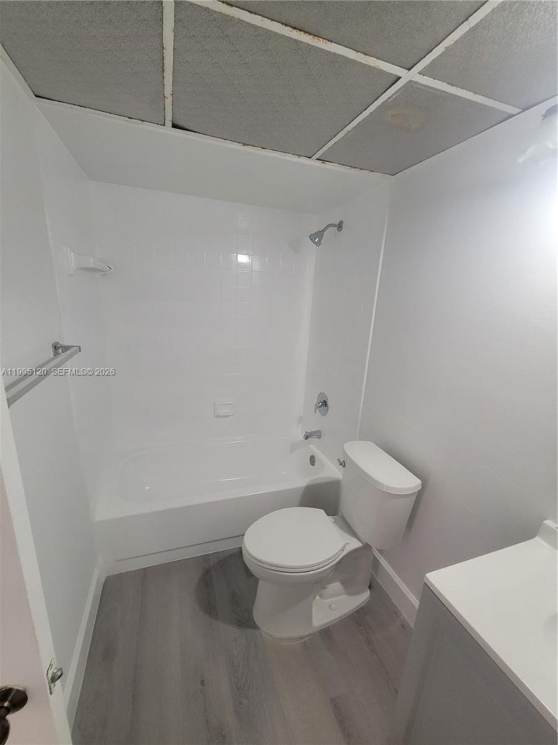 8180 Geneva Ct , Unit 419, Doral, FL 33166 Photo