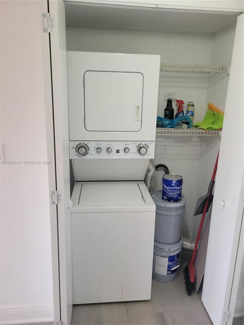 8180 Geneva Ct , Unit 419, Doral, FL 33166 Photo