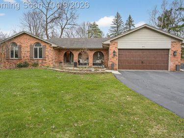 341 Ridgewood Road, Oakland Twp, MI 48306