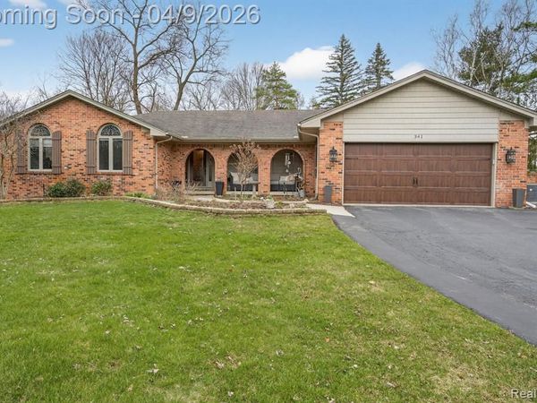 341 Ridgewood Road, Oakland Twp, MI 48306