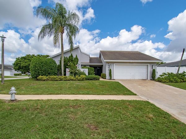 7484 Malibu Crescent, Boca Raton, FL 33433
