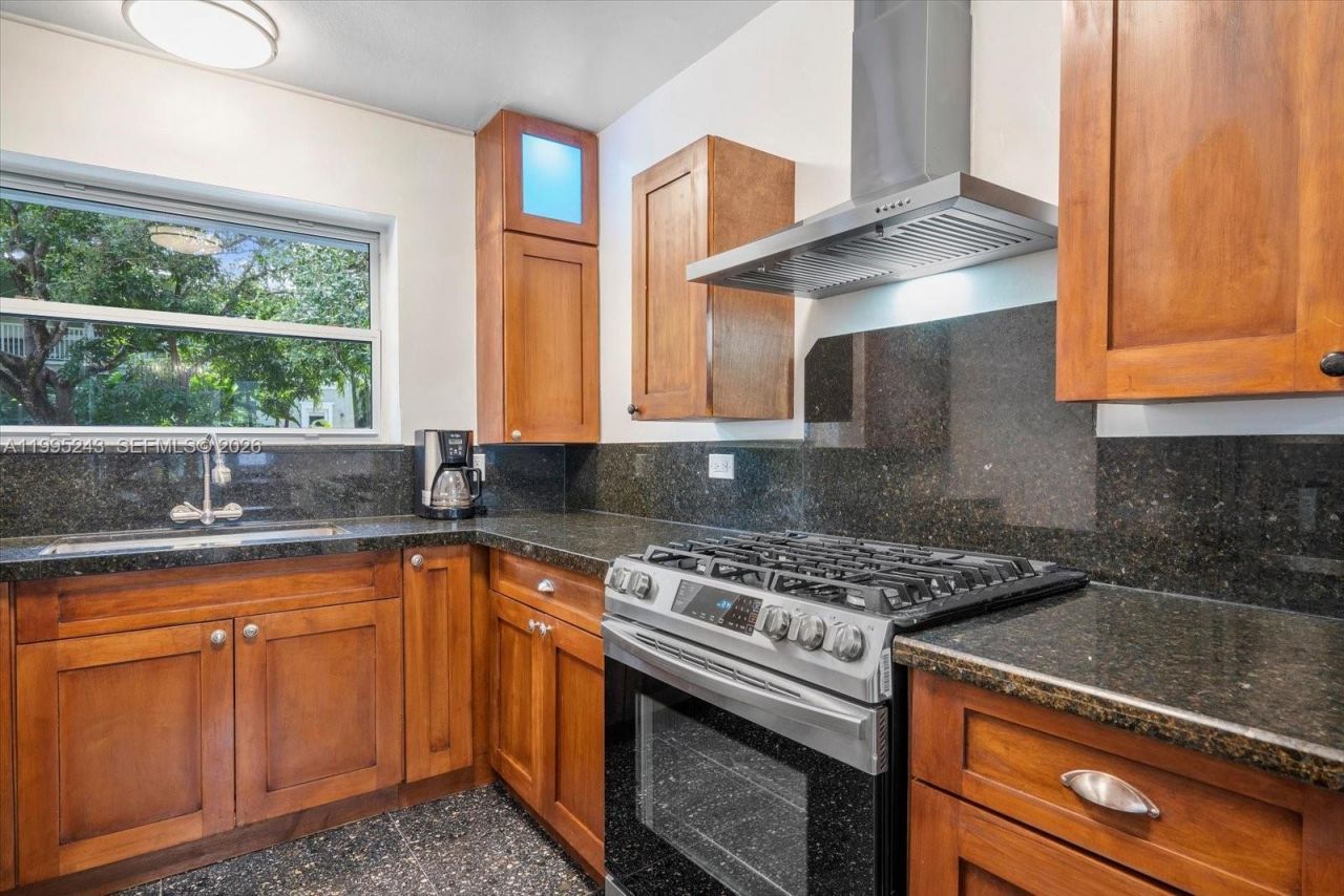 2951 Jefferson Street, Miami, FL 33133 Photo