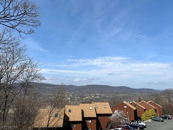 5 Eagles Nest Dr, Vernon, NJ 07462