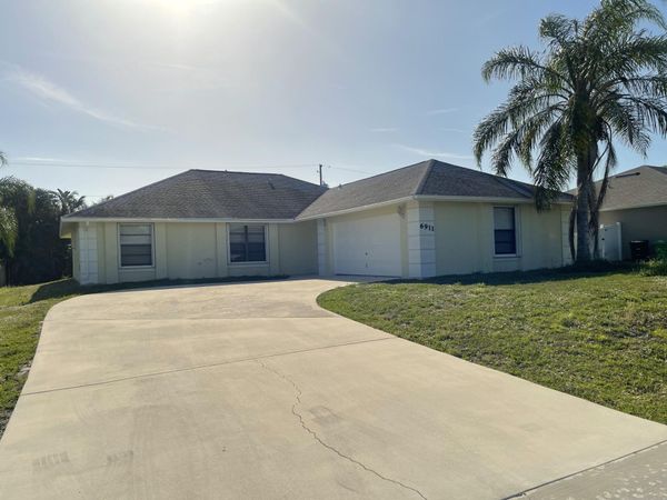 6911 NW Dorothy Street, Port St. Lucie, FL 34983