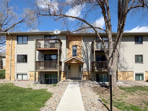 9513 University Avenue , Unit 10, Clive, IA 50325