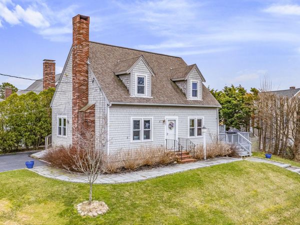 1 Burg Avenue , Sandwich, MA 02563