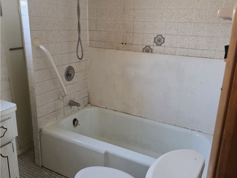 3660 E 76th Street, Cleveland, OH 44105 Photo 3