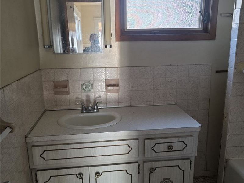 3660 E 76th Street, Cleveland, OH 44105 Photo 4