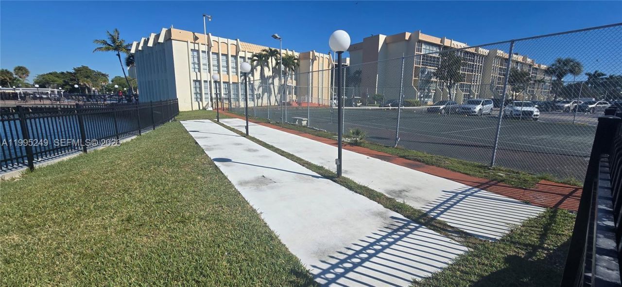 601 Three Islands Blvd, Unit 107, Hallandale Beach, FL 33009 Photo