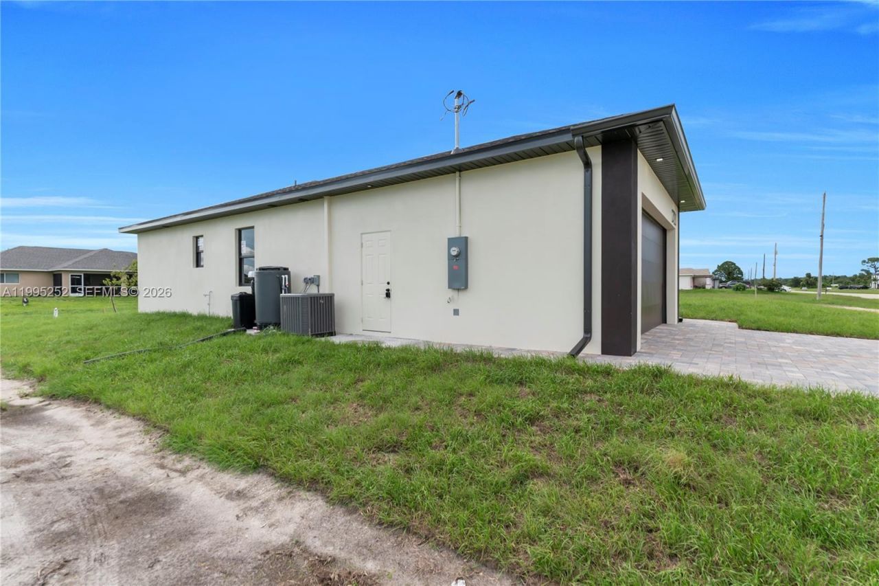 2720 Santa Barbara Blvd N, Cape Coral, FL 33993 Photo