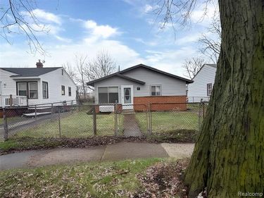 41 E Sheffield Avenue, Pontiac, MI 48340