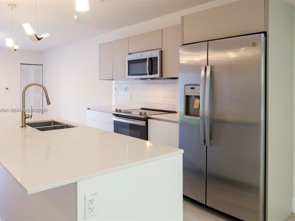 2555 NE 193rd St, Unit 2206, Miami, FL 33180