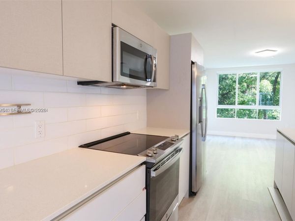 2555 NE 193rd St, Unit 2206, Miami, FL 33180