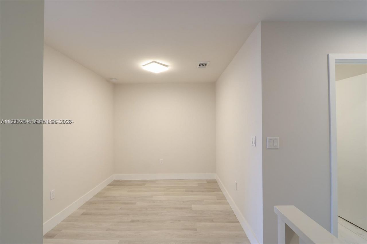 2555 NE 193rd St, Unit 2206, Miami, FL 33180 Photo