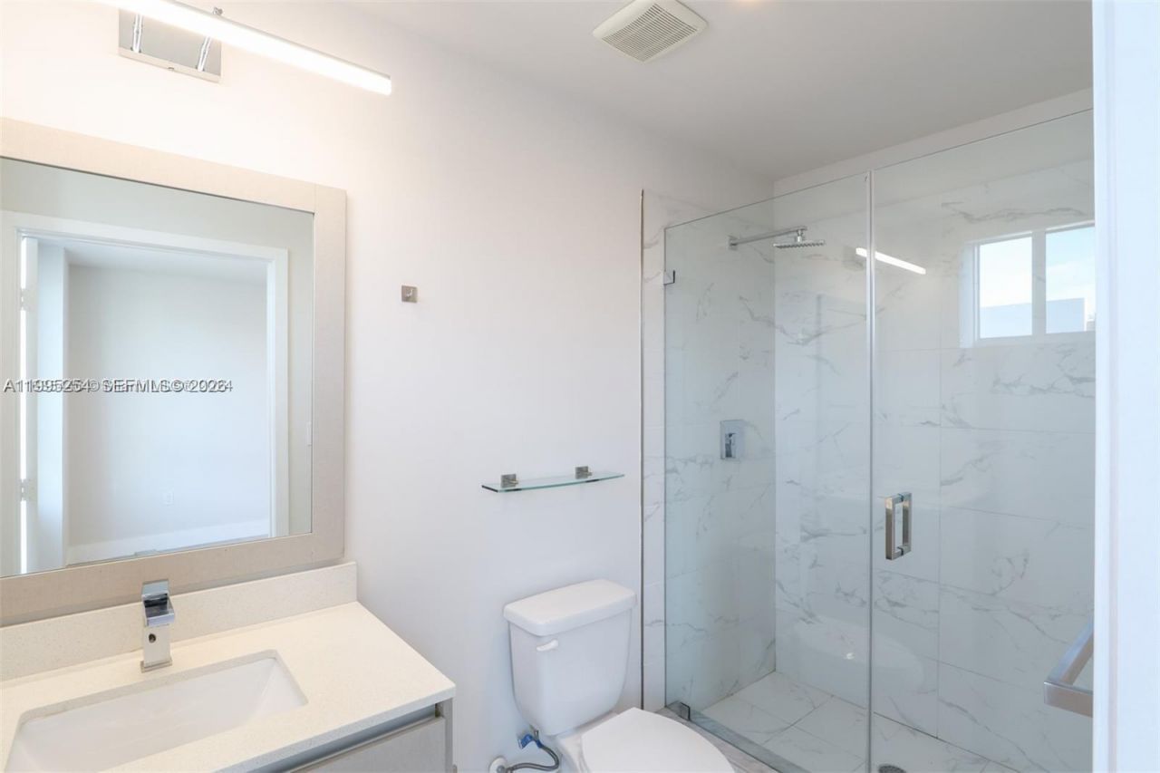 2555 NE 193rd St, Unit 2206, Miami, FL 33180 Photo