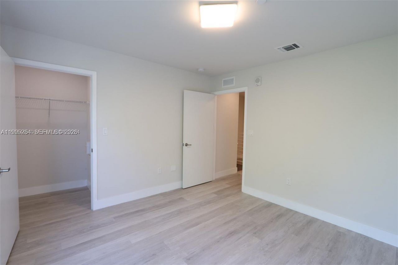 2555 NE 193rd St, Unit 2206, Miami, FL 33180 Photo