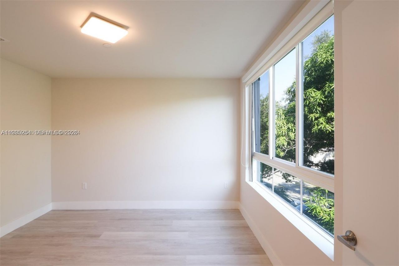 2555 NE 193rd St, Unit 2206, Miami, FL 33180 Photo