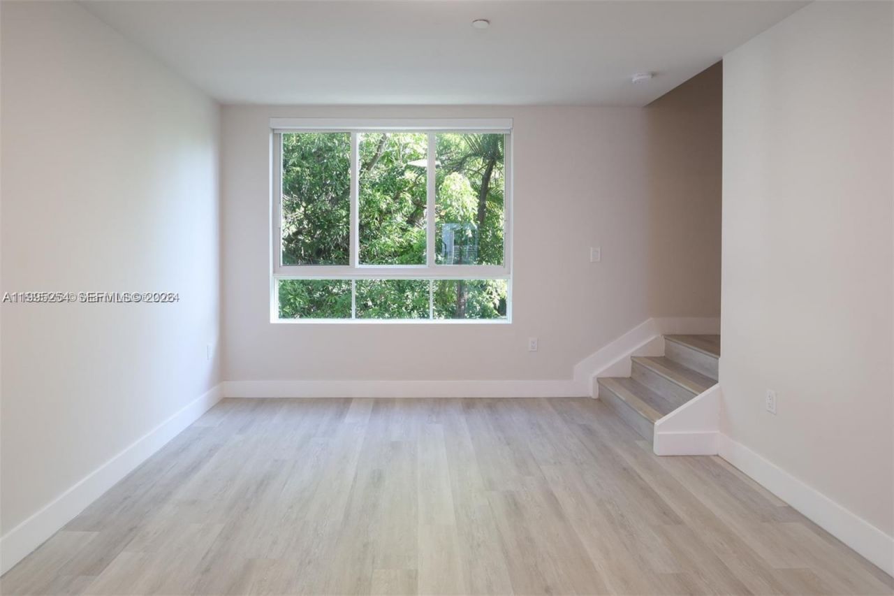 2555 NE 193rd St, Unit 2206, Miami, FL 33180 Photo