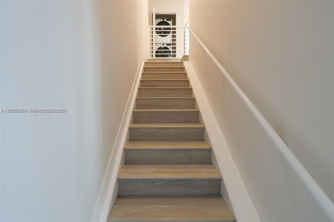 2555 NE 193rd St, Unit 2206, Miami, FL 33180 Photo