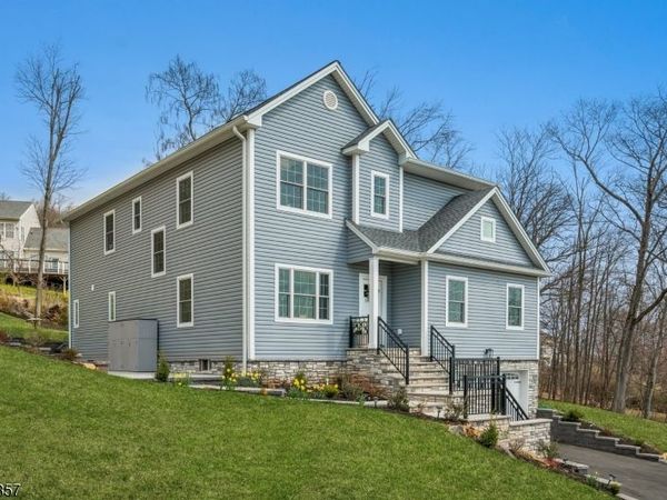 518 Cardinal Ln, Green Brook, NJ 08812