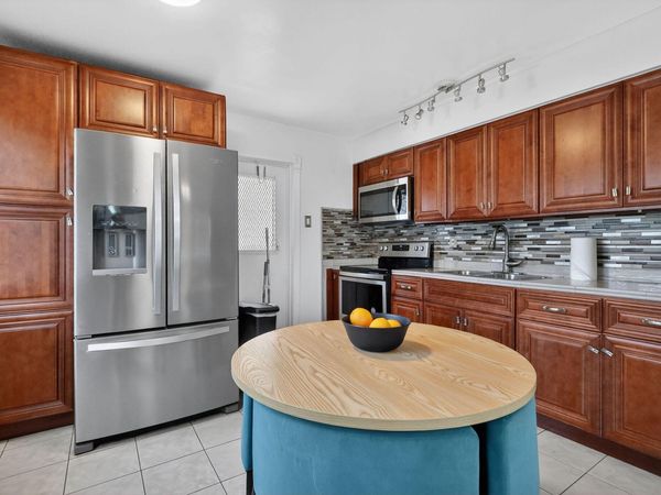 708 SW 7th Avenue, Hallandale Beach, FL 33009