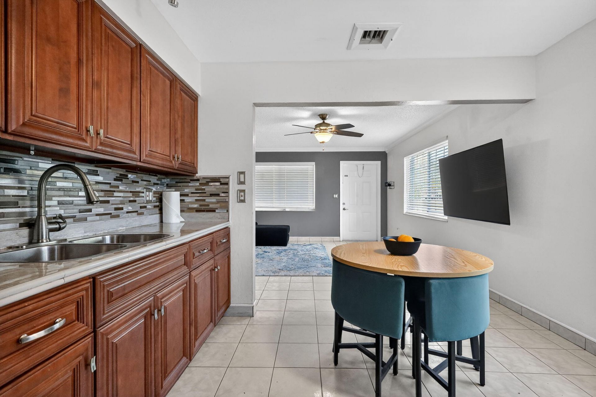 708 SW 7th Avenue, Hallandale Beach, FL 33009 Photo