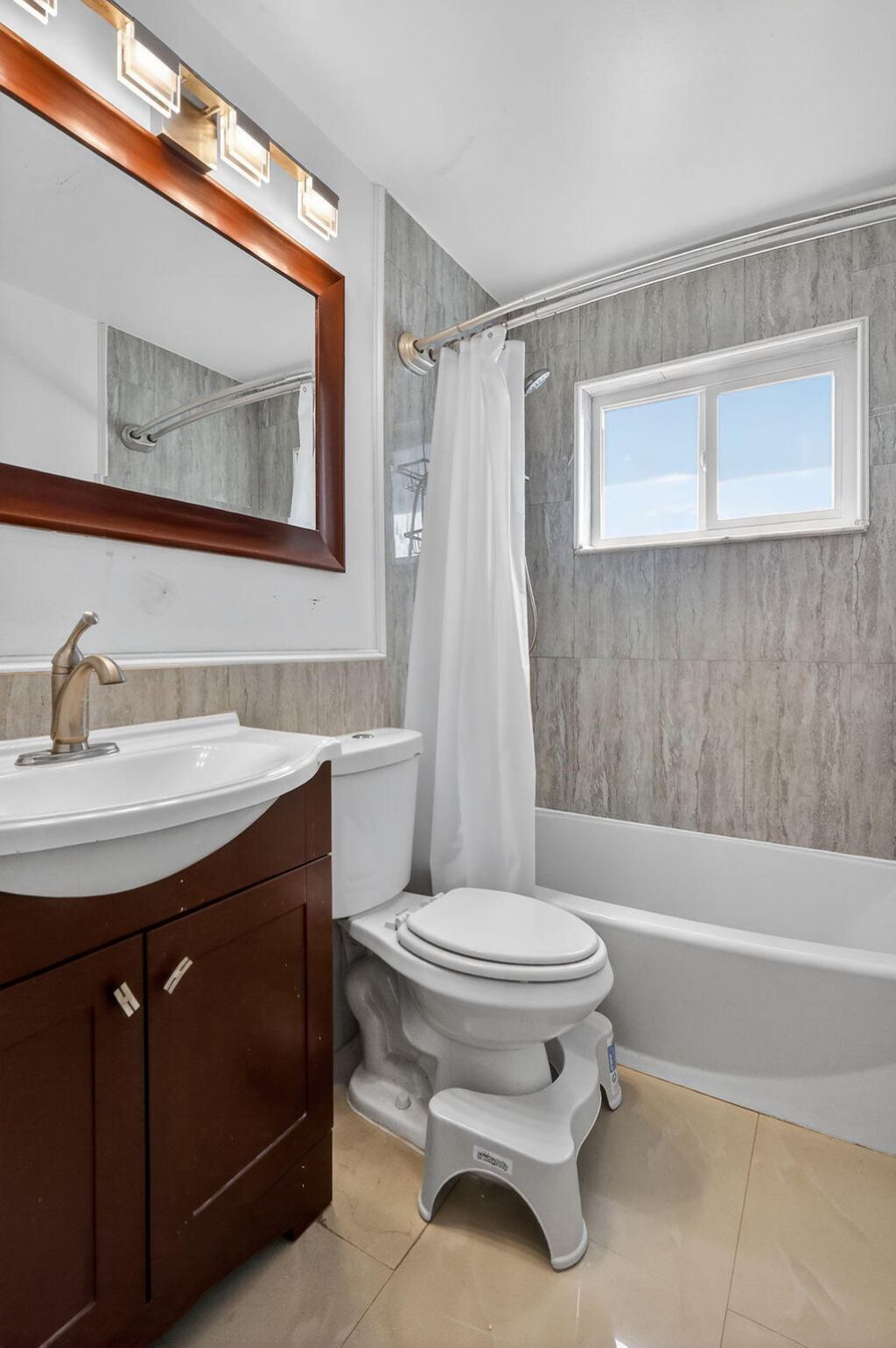 708 SW 7th Avenue, Hallandale Beach, FL 33009 Photo