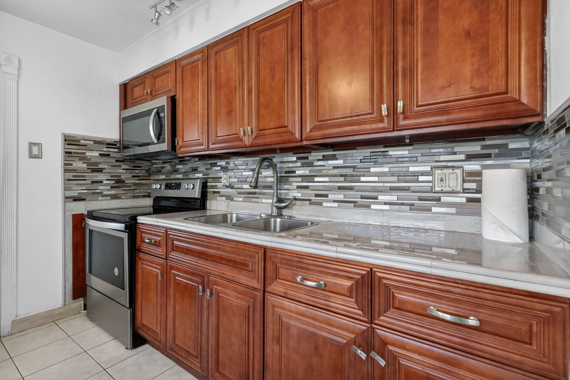 708 SW 7th Avenue, Hallandale Beach, FL 33009 Photo