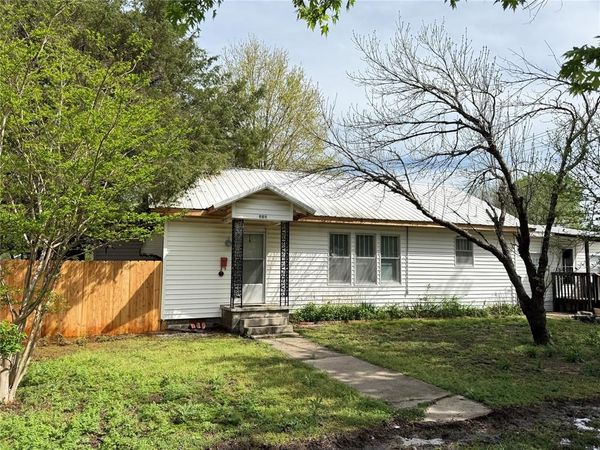 427 E St Louis Street, Wetumka, OK 74883