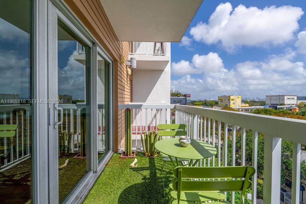 2740 SW 28th Ter, Unit 705, Miami, FL 33133 Photo