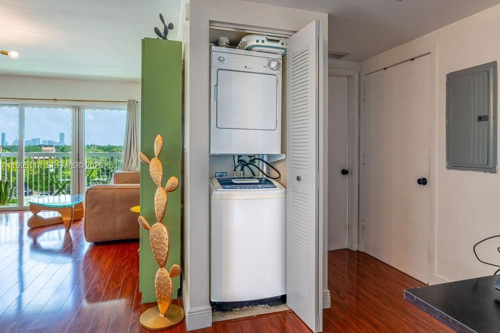 2740 SW 28th Ter , Unit 705, Miami, FL 33133 Photo