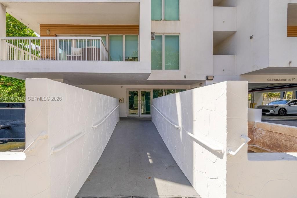 2740 SW 28th Ter, Unit 705, Miami, FL 33133 Photo