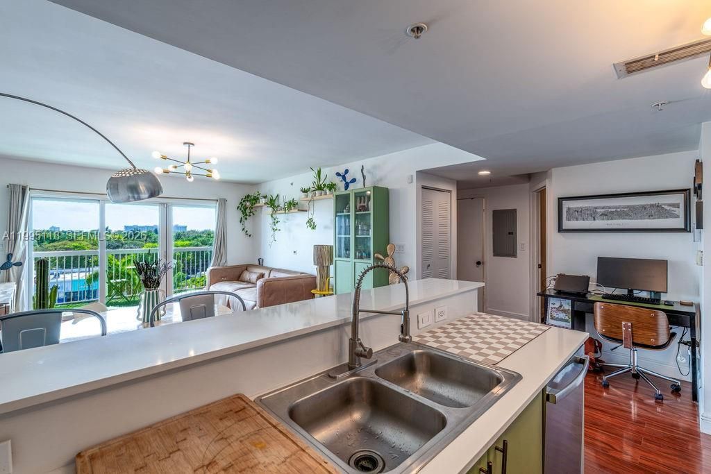 2740 SW 28th Ter , Unit 705, Miami, FL 33133 Photo