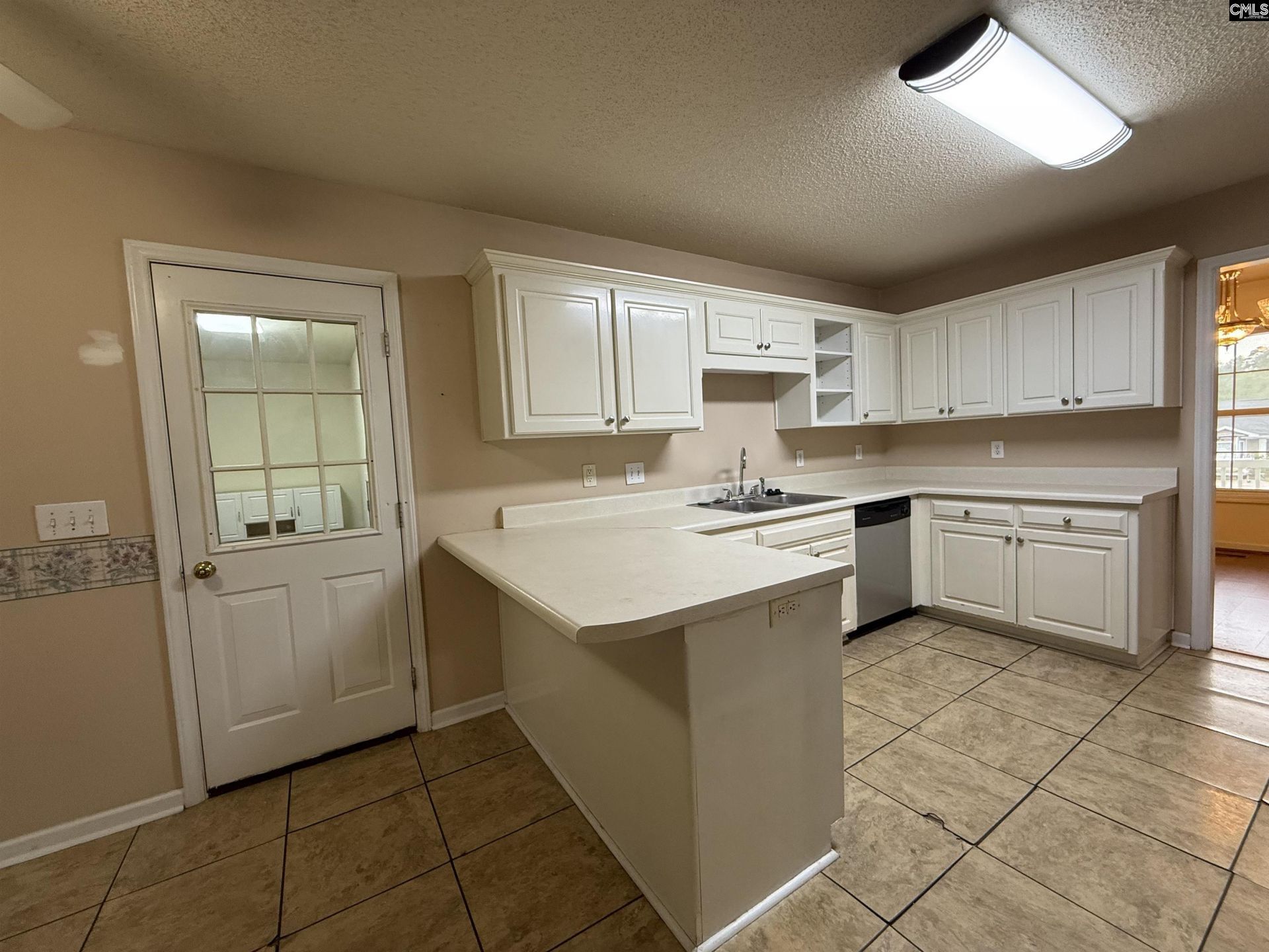 110 Brookfield Circle Photo 4