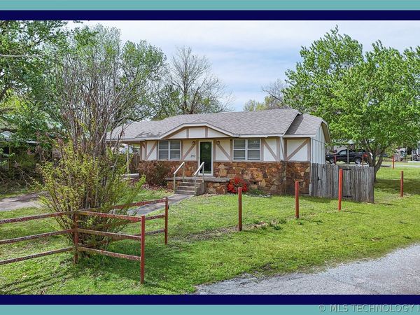 292 N Moccasin Avenue , Tahlequah, OK 74464