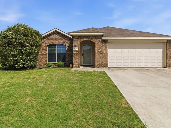 2256 Old Leonard Street, Fort Worth, TX 76119