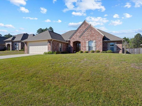 26 W Cadbury Ln., Hattiesburg, MS 39402