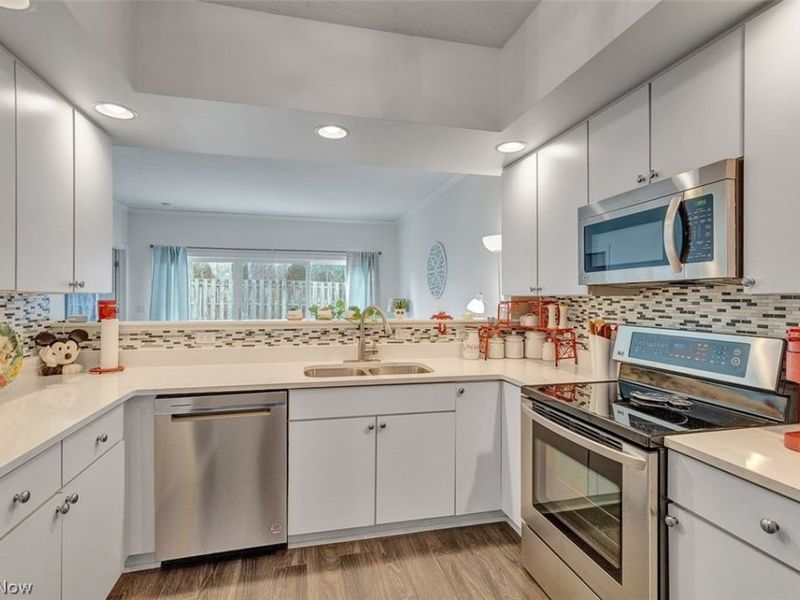 6960 Cottage Circle, North Ridgeville, OH 44039 Photo 5