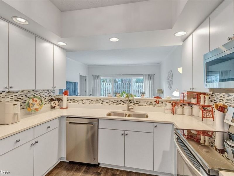 6960 Cottage Circle, North Ridgeville, OH 44039 Photo 6