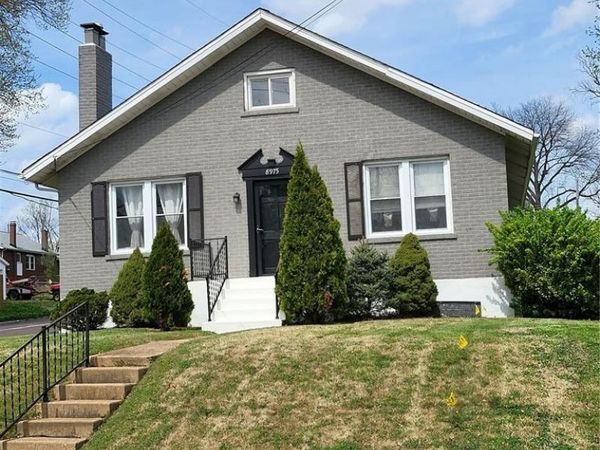 8975 Burton Avenue, Overland, MO 63114