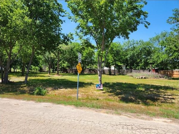 4251 Thousand Oaks Drive, Unit B, Argyle, TX 76226