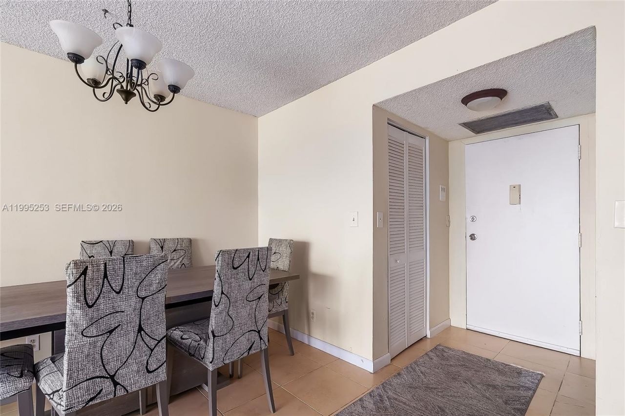 800 Parkview Dr, Unit 901, Hallandale Beach, FL 33009 Photo