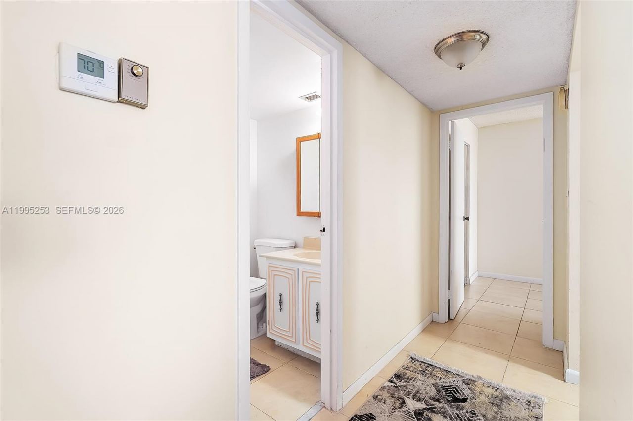 800 Parkview Dr, Unit 901, Hallandale Beach, FL 33009 Photo