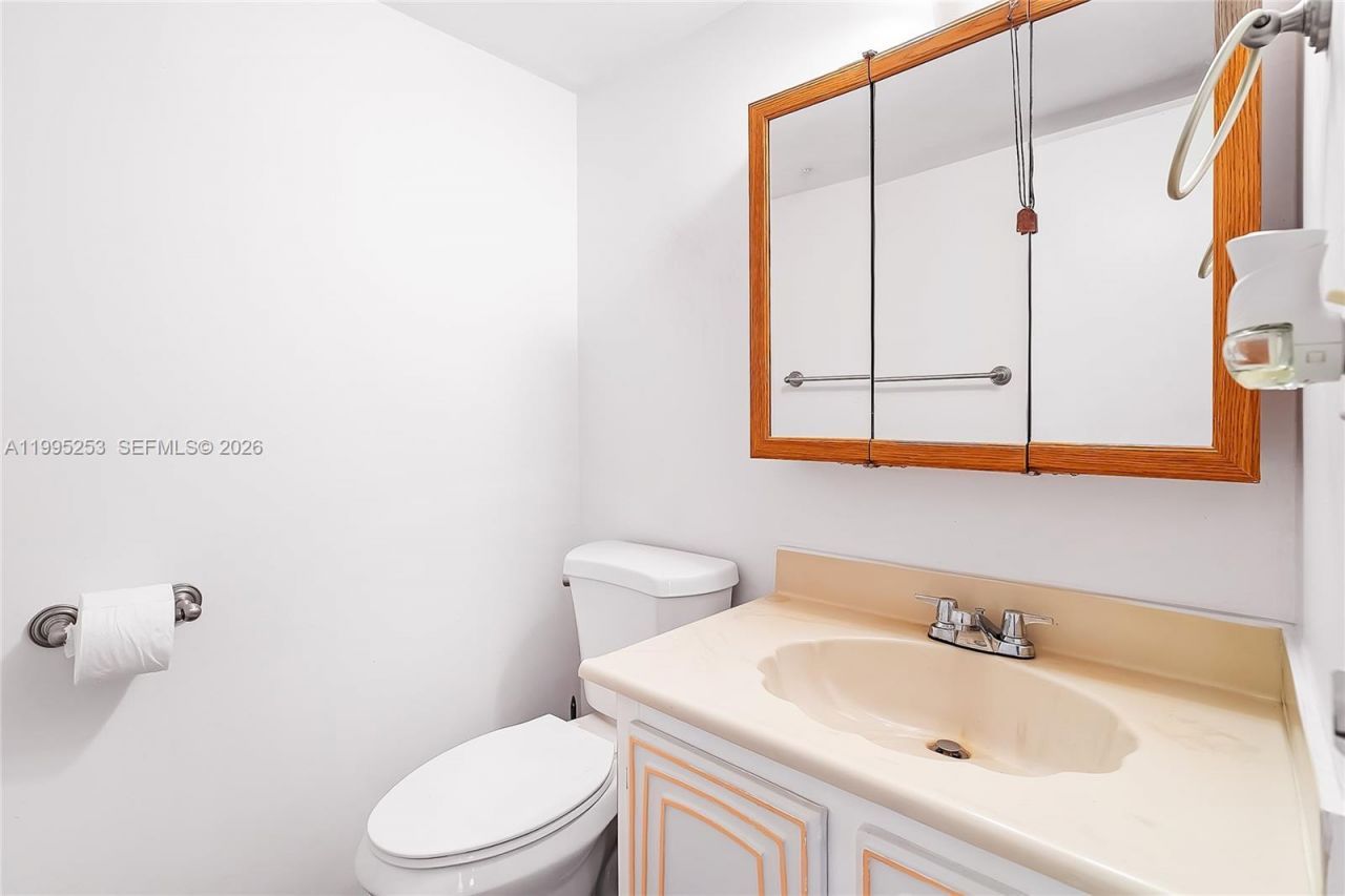 800 Parkview Dr, Unit 901, Hallandale Beach, FL 33009 Photo