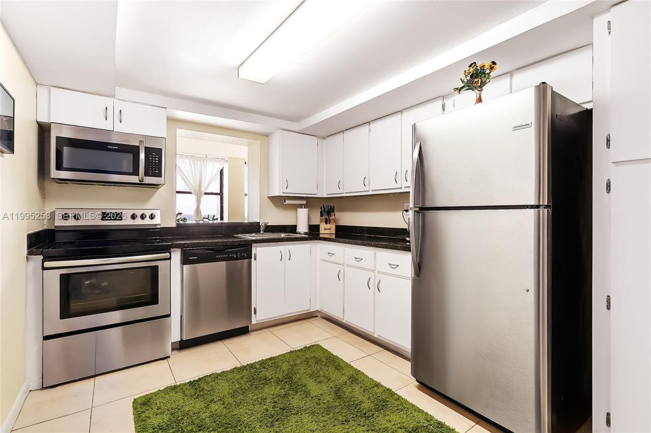 800 Parkview Dr, Unit 901, Hallandale Beach, FL 33009 Photo