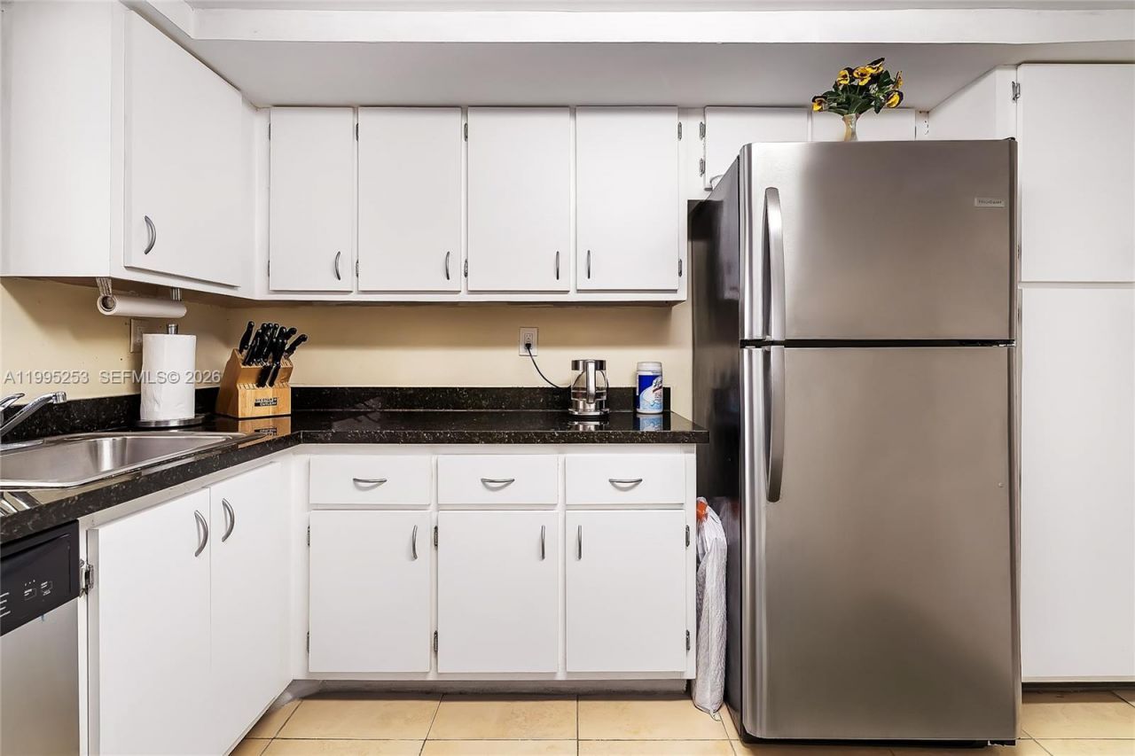 800 Parkview Dr, Unit 901, Hallandale Beach, FL 33009 Photo