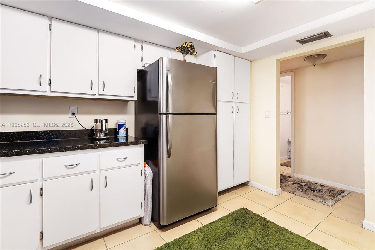 800 Parkview Dr, Unit 901, Hallandale Beach, FL 33009 Photo