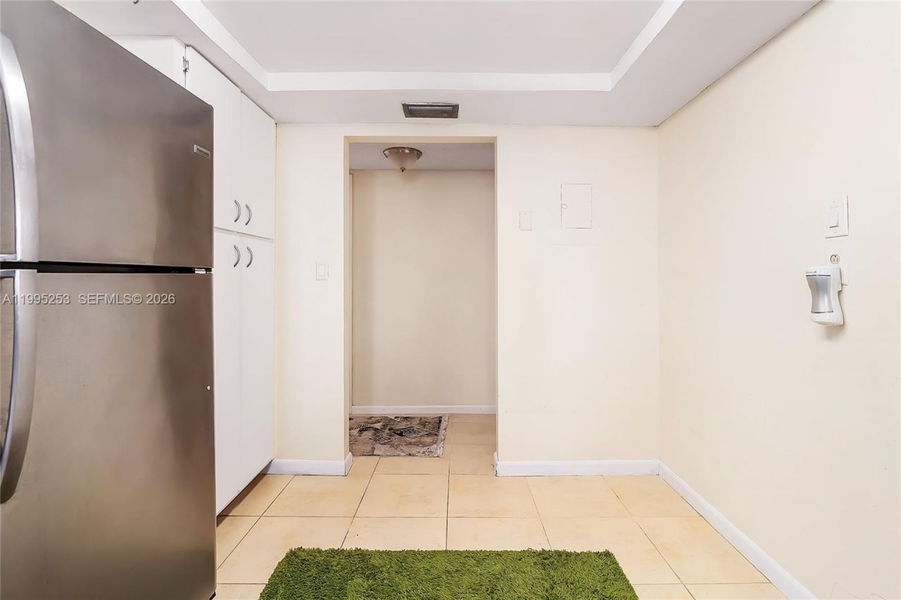 800 Parkview Dr, Unit 901, Hallandale Beach, FL 33009 Photo